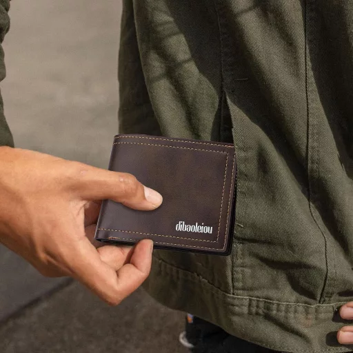 LOCCY Férfi Bőr Pénztárca Kompakt Méret Fekete Barna Színben Modern Dizájn Slim Wallet Kártya Tartó