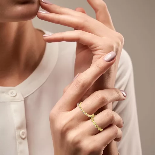 DIVINA VITAE 4 db Egymásra Rakható Női Gyűrű Szett, 18K Arany Bevonattal, Cirkónia Kövekkel, Elegáns Hipoallergén Vékony Gyűrűk, Réz Alapany