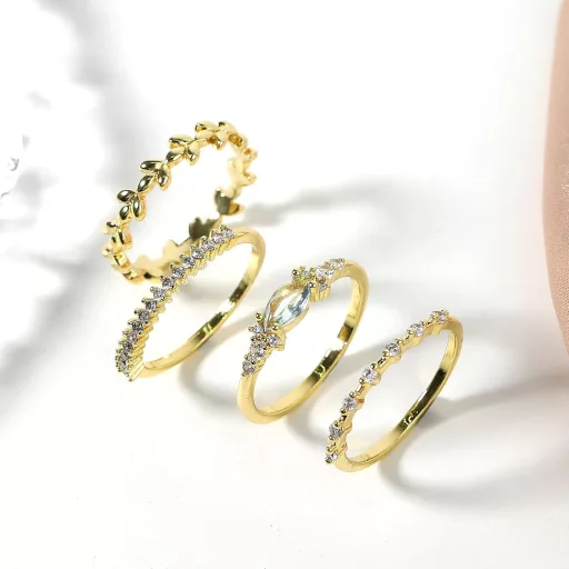 DIVINA VITAE Set od 4 ženska prstena za slaganje, 18K pozlata, cirkoni, elegantni hipoalergeni tanki prsteni, baza od bakra