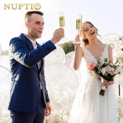 Set NUPTIO Pahare de Șampanie Aurii cu Inscripția Mr & Mrs - 2 buc. Pahare Elegante Gravate pentru Nuntă, Aniversare, Logodnă