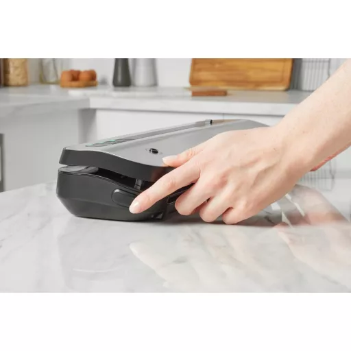 Aparat de vidat FoodSaver VS1290X - prospețime de 5 ori mai mare, 50% economie de spațiu