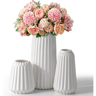   Winter Shore Fehér Kerámia Váza Szett (3 db) - Modern Bordázott Virágvázák Különböző Méretekben - Asztali Dekoráció Vidéki Stílusban