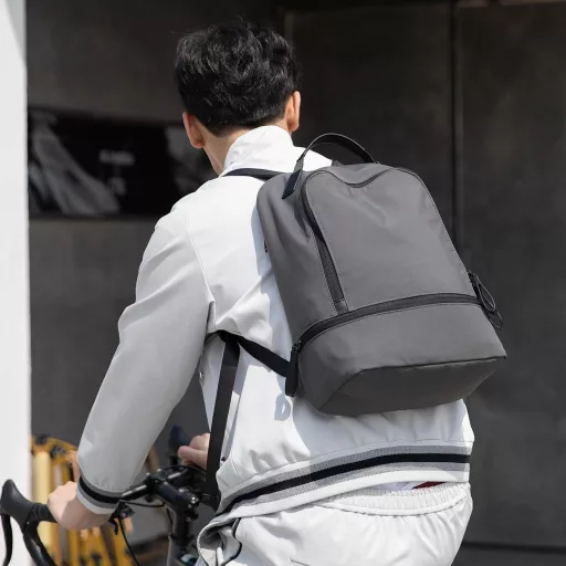 Mark Ryden Unisex Hátizsák Laptoptartóval - Vízálló, YKK Cipzáras Városi Táska Iskolába, Munkába - Könnyű, Strapabíró Hátizsák Világosszürke