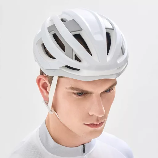 CRNK Helmer Hyper ultrakönnyű kerékpáros sisak mágneses zárral, állítható