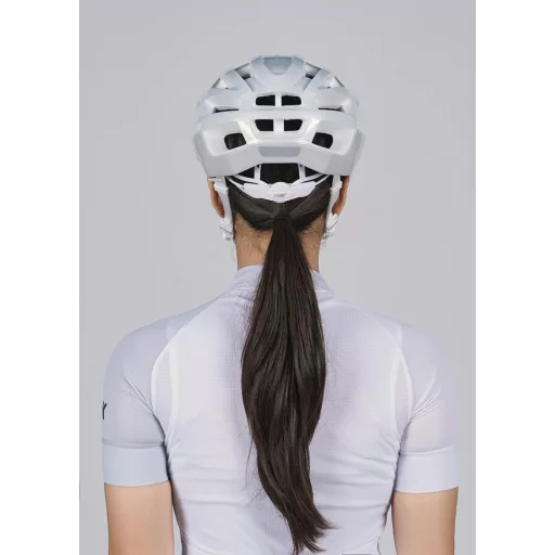 CRNK Helmer Hyper ultrakönnyű kerékpáros sisak mágneses zárral, állítható