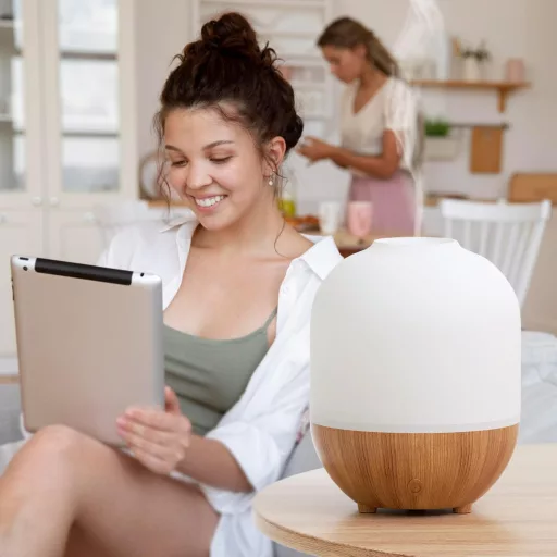 SALUBRITO Aroma Difuzor 100ml - Ultrazvučni Raspršivač Eteričnih Ulja s Uzorkom Drveta - Kompaktni Aromaterapijski Uređaj za Dom, Ured - Poklon