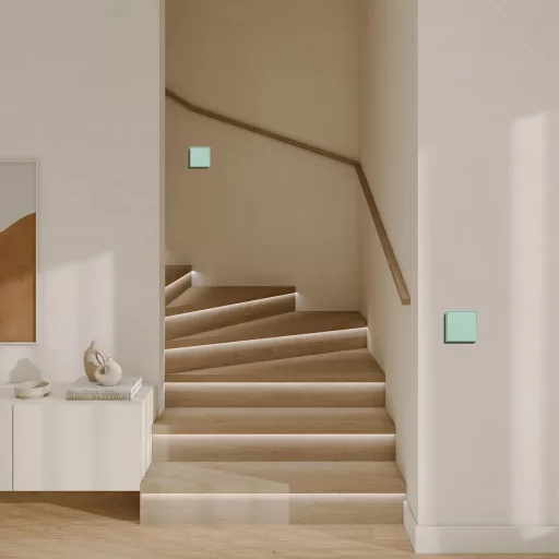 MVAVA M2 Utična Električna Skoplka - Jednopolna Zelena Plastična Zidna Sklopka 80x80mm, 10A, 250V, Dnevni Boravak, Kuhinja, Kupaonica