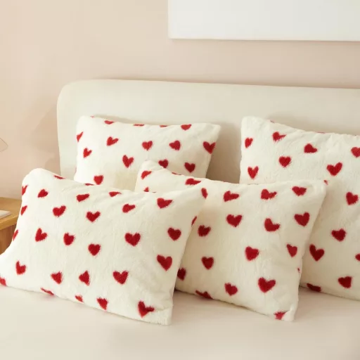 Set lenjerie de pat Freyamy Pluș, 135x200 cm, 4 piese, roșu-alb, cu model inimă, blană artificială, husă de iarnă moale cu fermoar pentru pilotă și pernă
