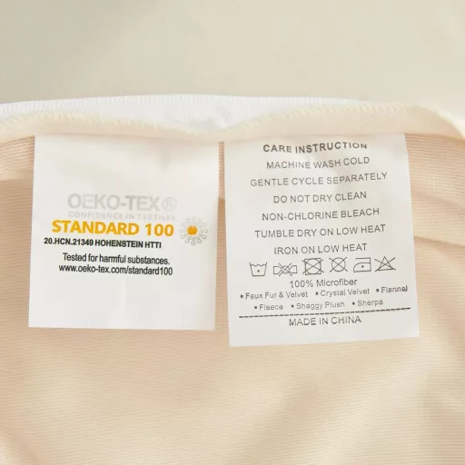 Set lenjerie de pat Freyamy Pluș, 135x200 cm, 4 piese, roșu-alb, cu model inimă, blană artificială, husă de iarnă moale cu fermoar pentru pilotă și pernă