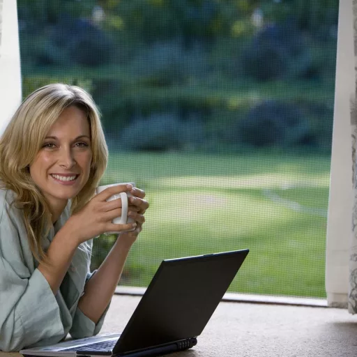 Plasă de insecte pentru fereastră MYCARBON 120x120 cm, tăiabilă, fără găurire, neagră