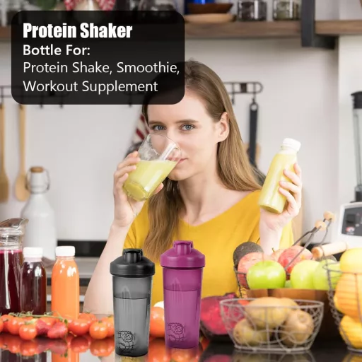 AOGOE Protein Shaker 600 ml s odmerkou a miešacou guľôčkou, BPA-free proteínový šejker v čierno-fialovej farbe.