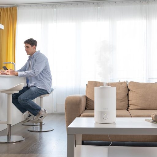 Cecotec Breezecare 2500 Light párásító 2,5L tartály, 250ml/h, LED világítás, 30m² lefedettség