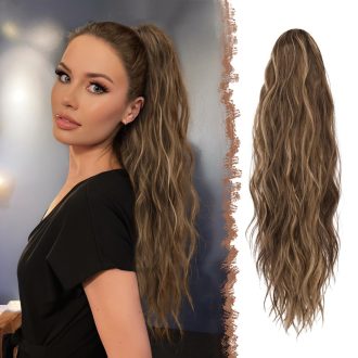   FESHFEN Vlnitý konský chvost s klipom - 63 cm Dlhý kučeravý príčesok, medová blond a svetlohnedá zmes, tepelne odolné syntetické vlasy