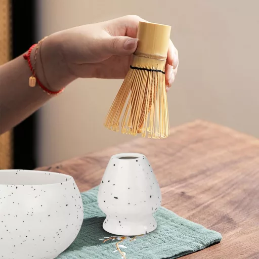 Nideen Matcha szett fehér keramia tálka, kefe, kanál és tartó