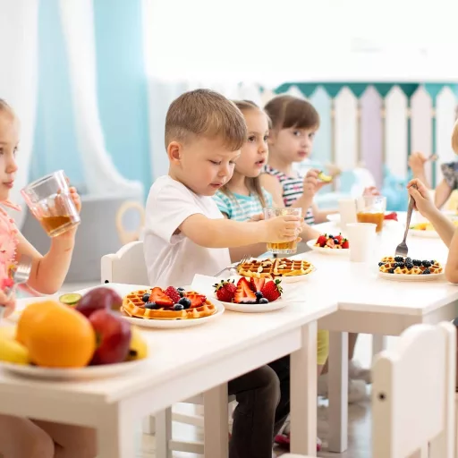 YASHE Mini Gofrisütő 8 Darabos Antilengő Bevonattal Családi Partikhoz