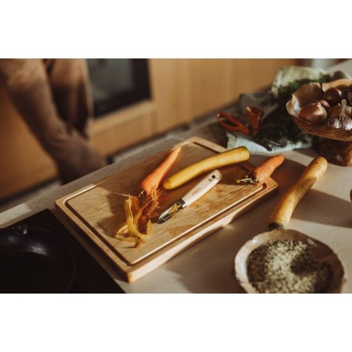 Fiskars Folken rozsdamentes acél gyümölcs- és zöldséghámlózó fa nyéllel