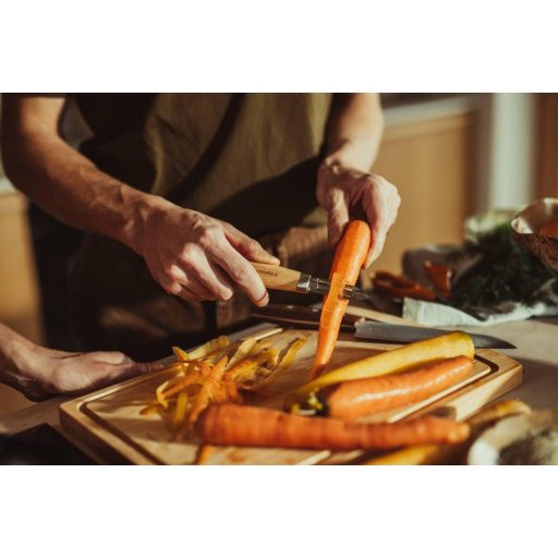 Fiskars Folken rozsdamentes acél gyümölcs- és zöldséghámlózó fa nyéllel