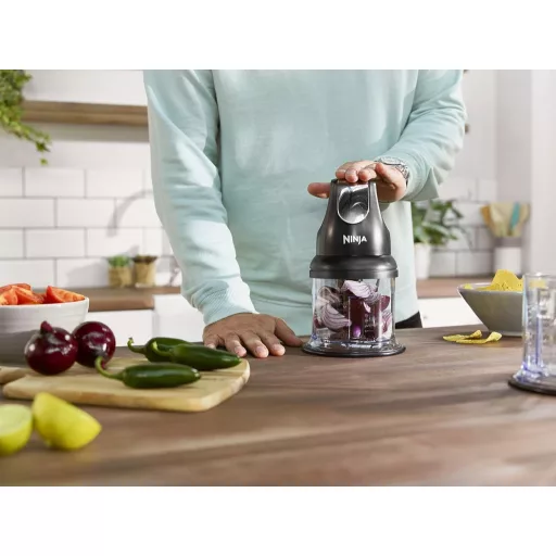 Ninja Express Chop Mini elektromos zöldségvágó és pürésítő fekete