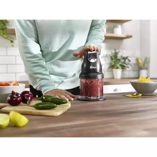Ninja Express Chop Mini elektromos zöldségvágó és pürésítő fekete